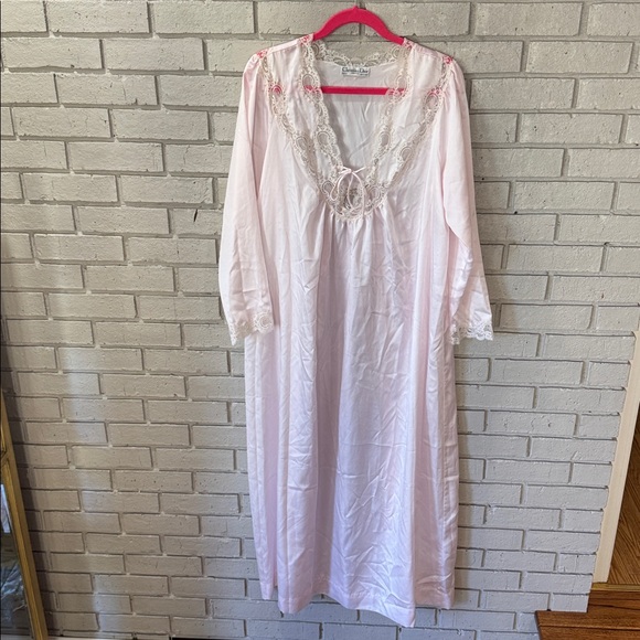 Vintage Christian Dior Light Pink Lace Trim Satin Chemise size medium made inUSA - Picture 2 of 9